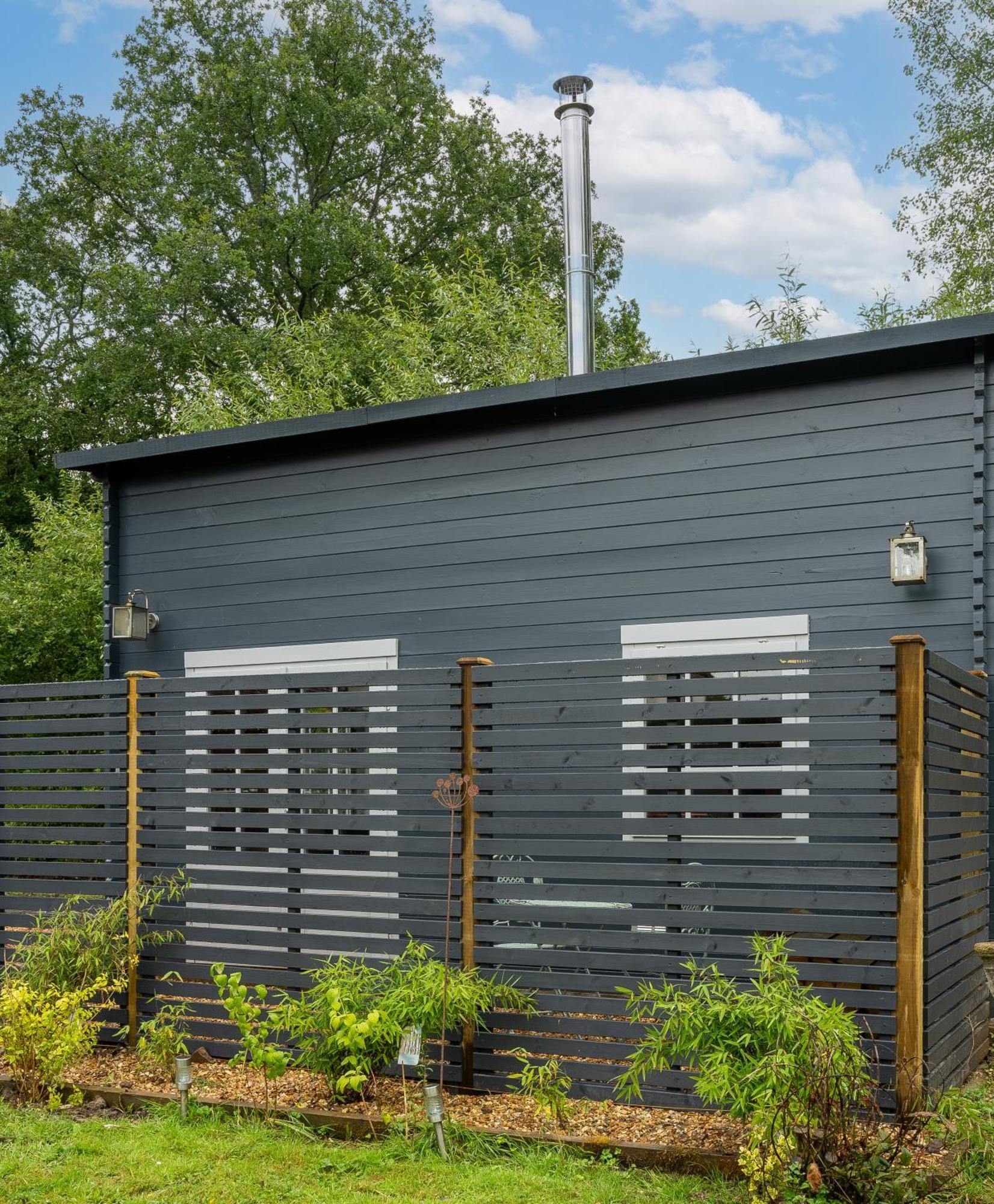 Walliswood - Wood Burner, Air Con & Wi-fi, Rural Retreat