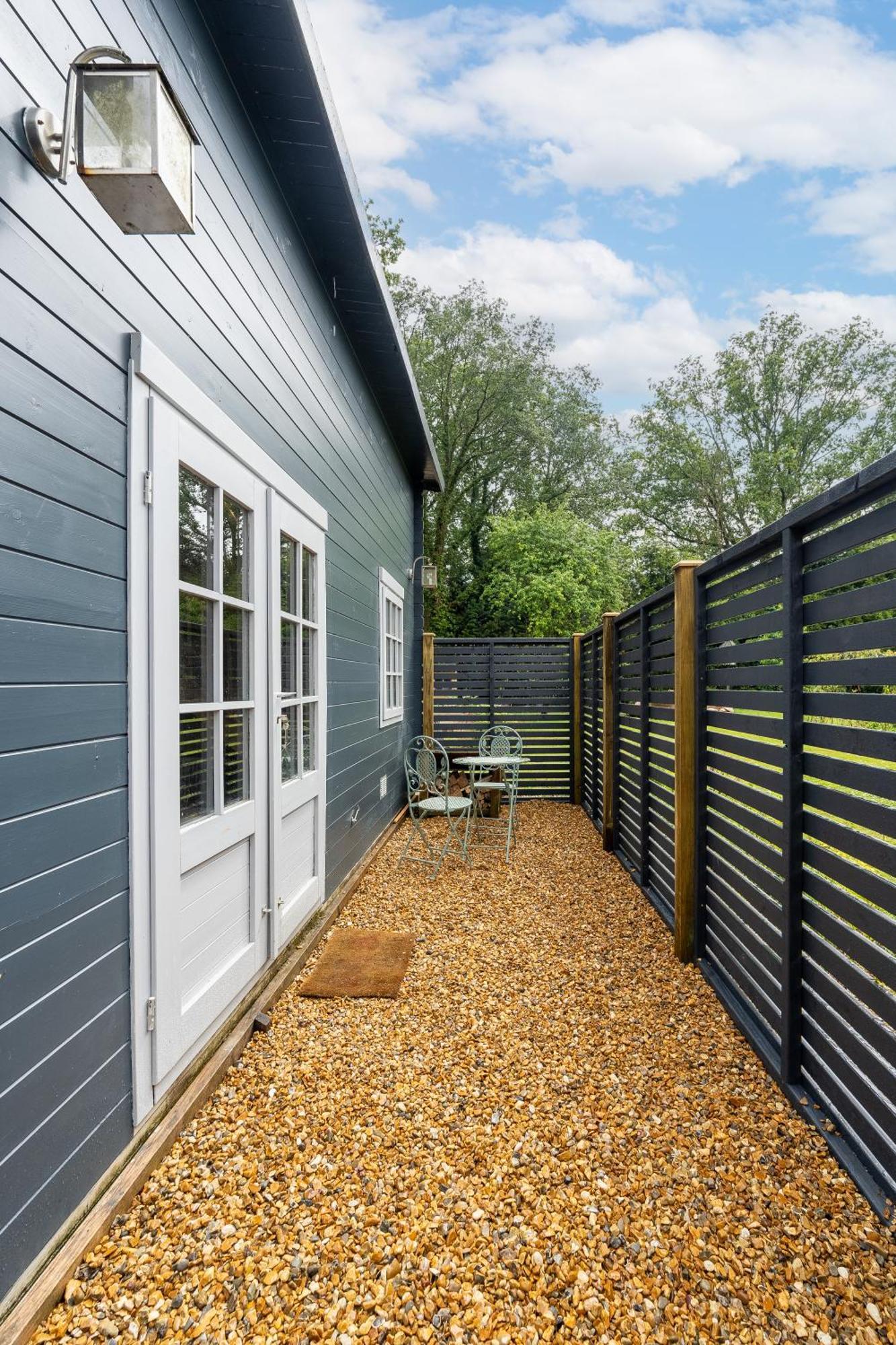 Holiday home Walliswood - Wood Burner, Air Con & Wi-fi, Rural Retreat