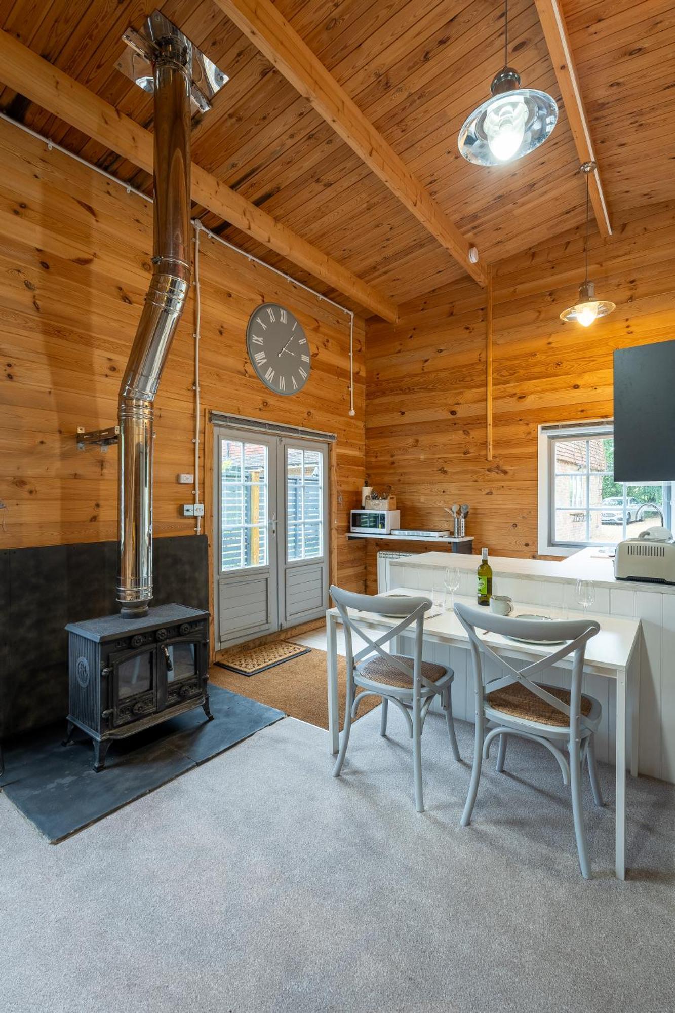 Holiday home Walliswood - Wood Burner, Air Con & Wi-fi, Rural Retreat Ewhurst
