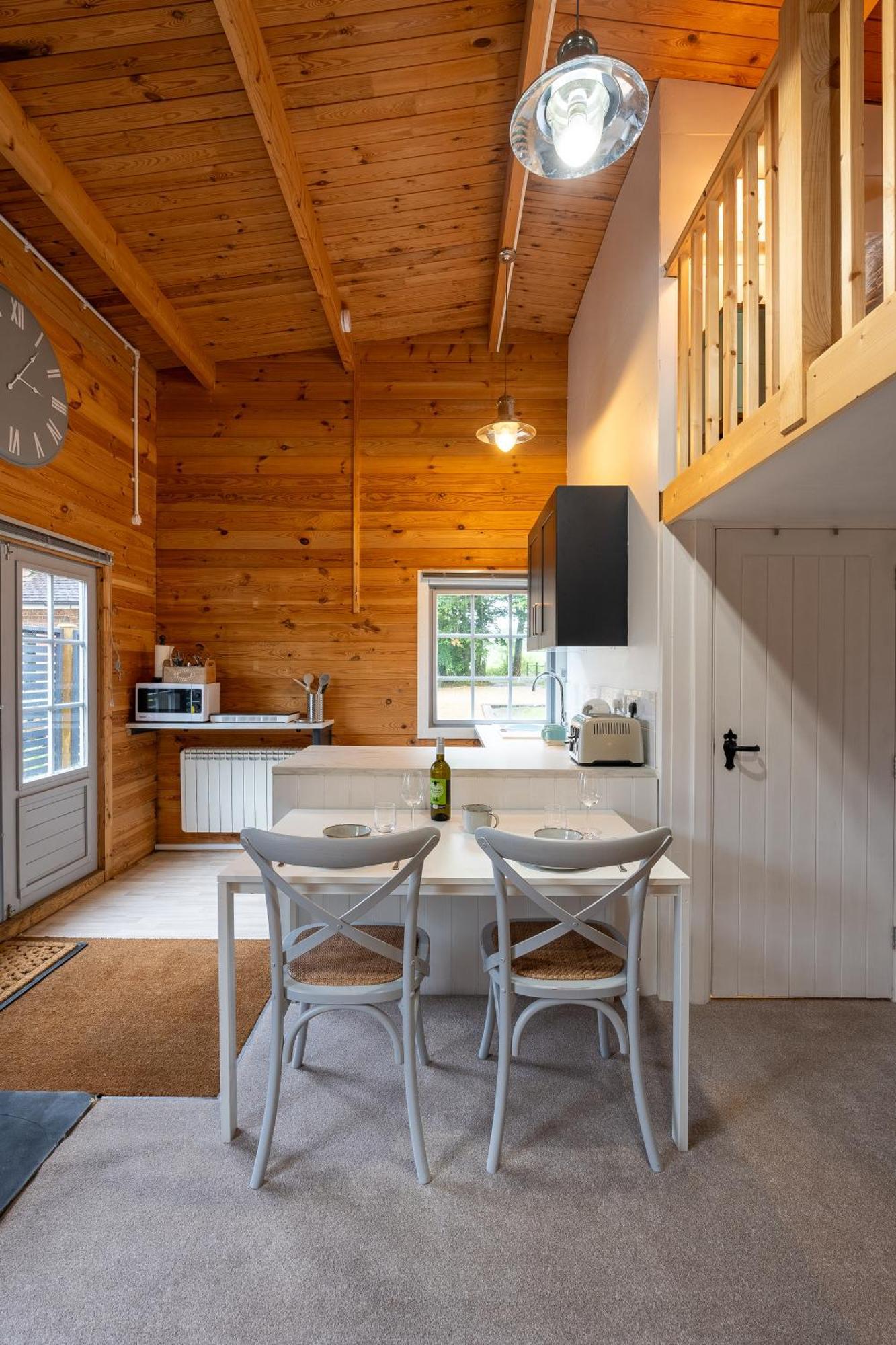 Walliswood - Wood Burner, Air Con & Wi-fi, Rural Retreat Ewhurst
