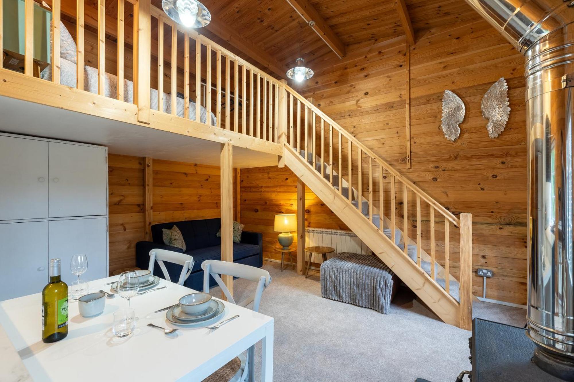 Walliswood - Wood Burner, Air Con & Wi-fi, Rural Retreat Holiday home