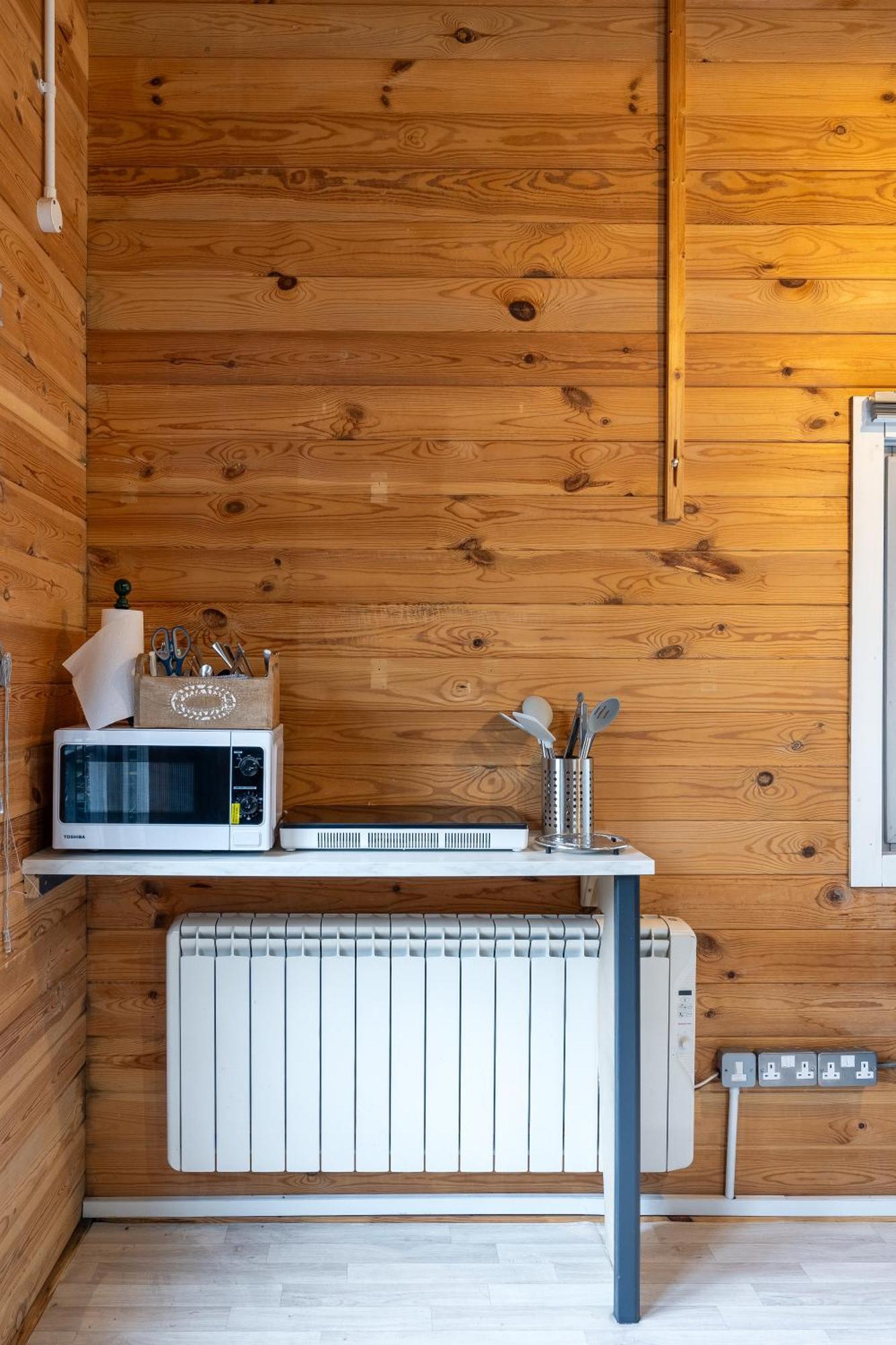 Walliswood - Wood Burner, Air Con & Wi-fi, Rural Retreat Ewhurst