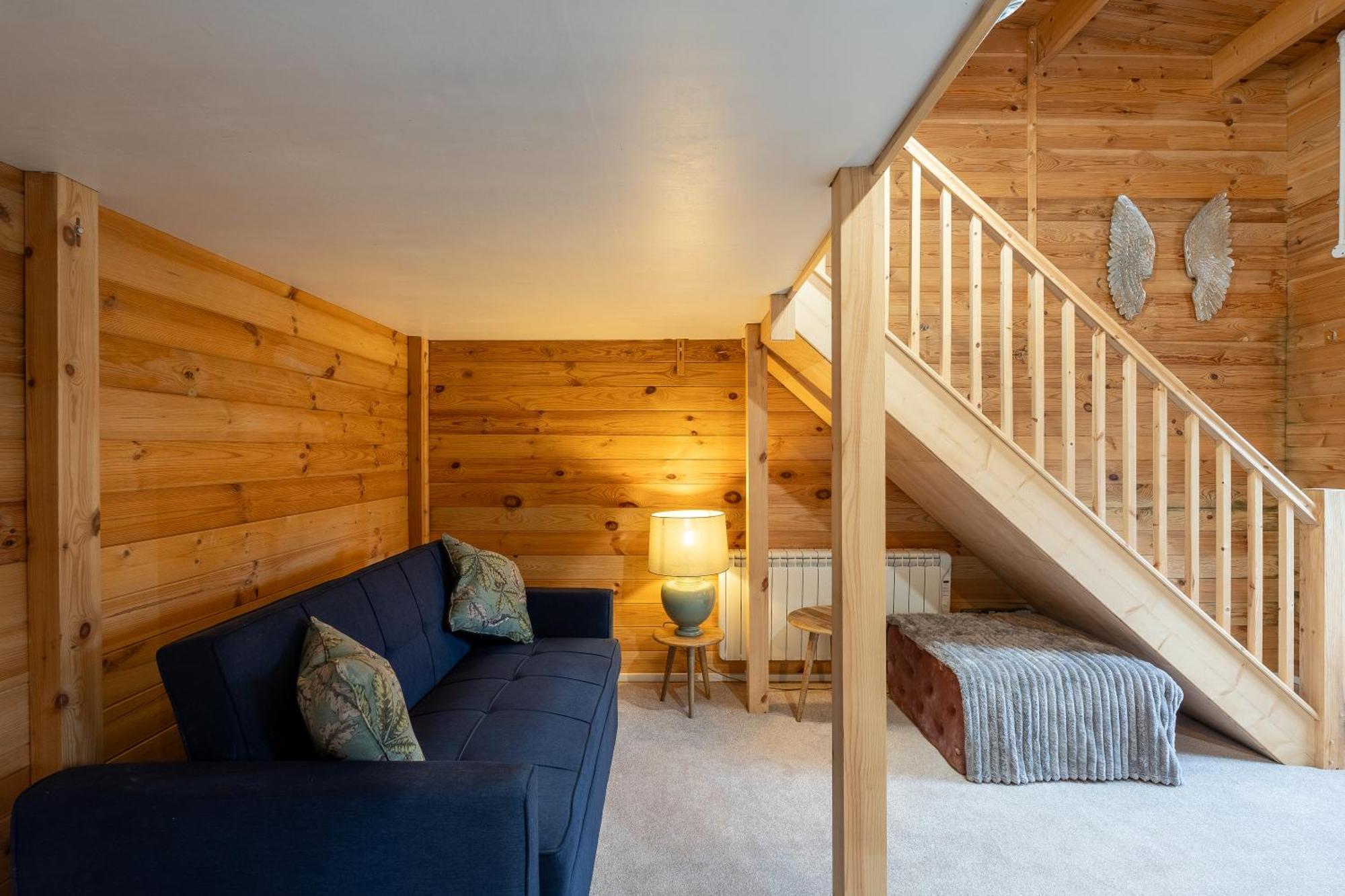 Walliswood - Wood Burner, Air Con & Wi-fi, Rural Retreat *