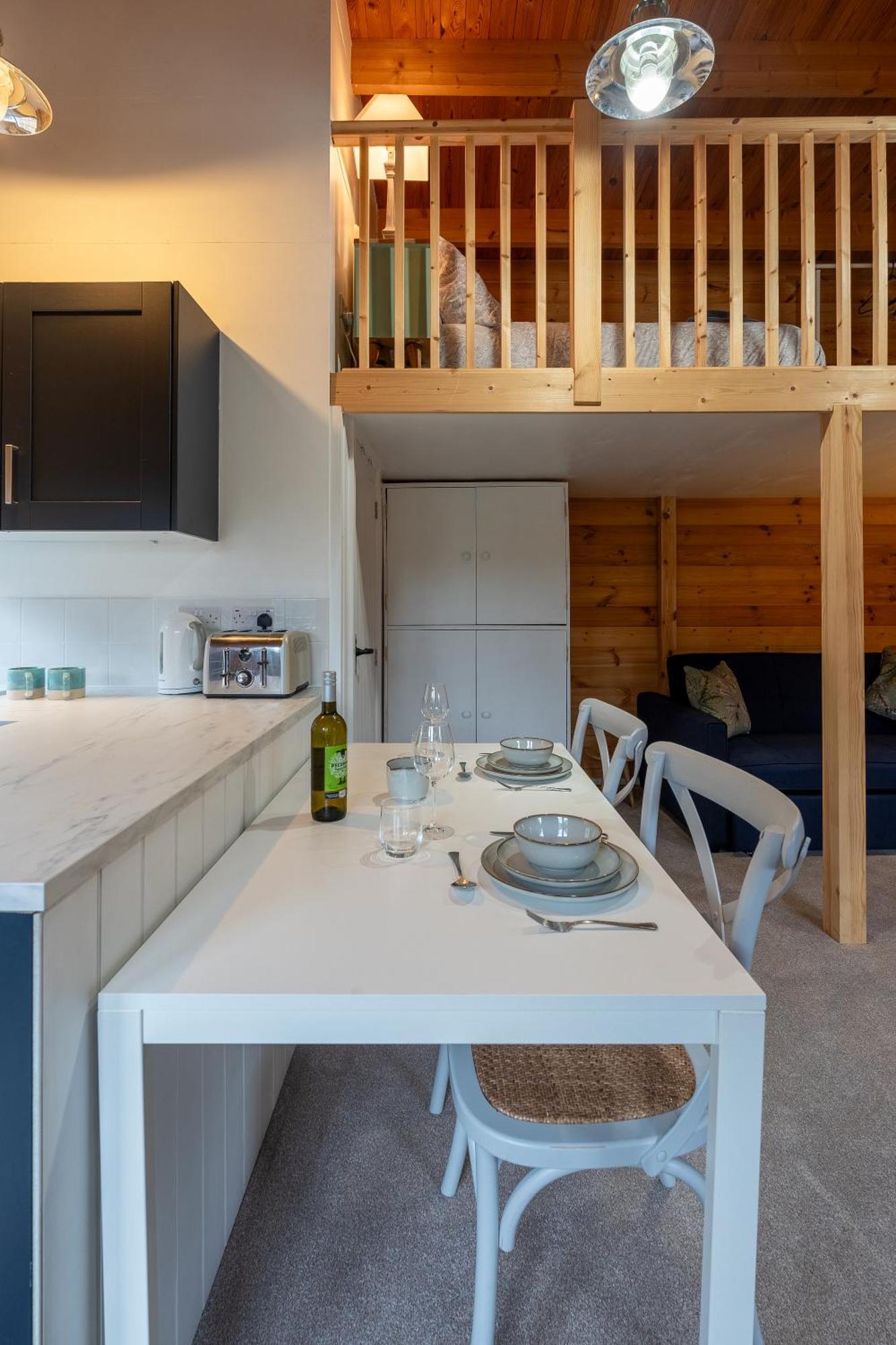 Walliswood - Wood Burner, Air Con & Wi-fi, Rural Retreat Holiday home