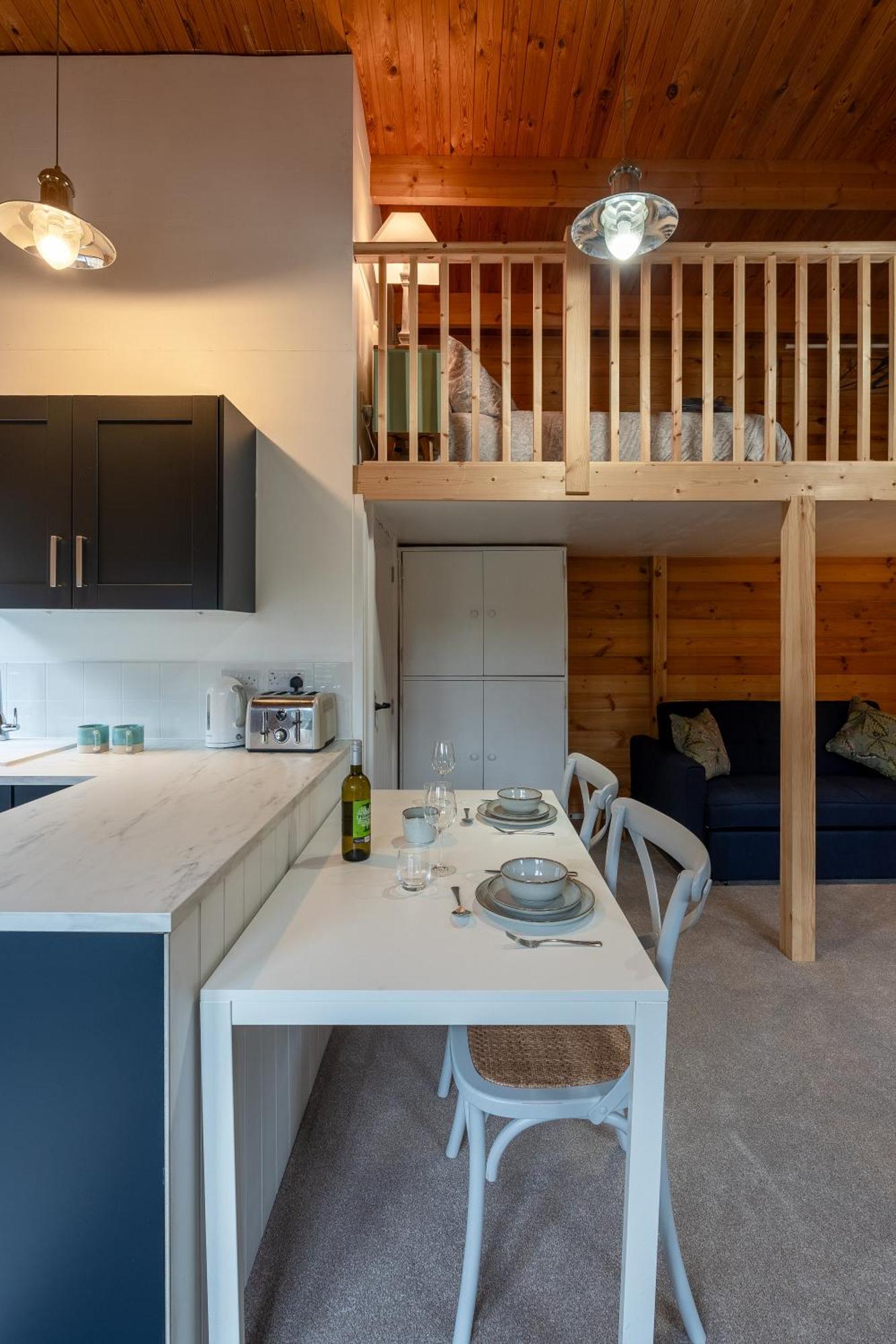 Walliswood - Wood Burner, Air Con & Wi-fi, Rural Retreat * Ewhurst