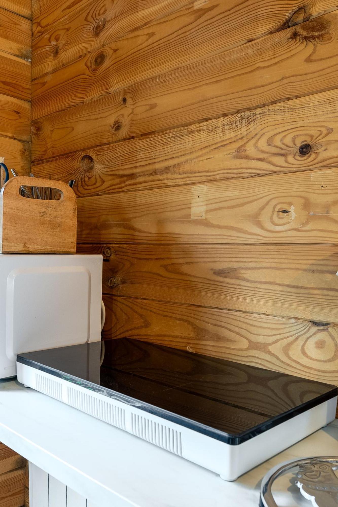 Walliswood - Wood Burner, Air Con & Wi-fi, Rural Retreat *